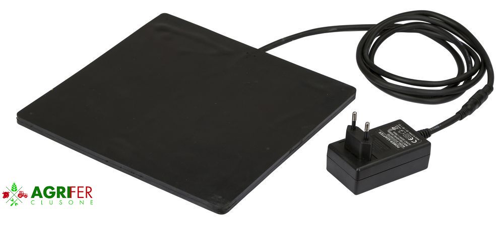 PIASTRA RISCALDANTE IN GOMMA PER ABBEVERATOI PER POLLI 24X24X0,8